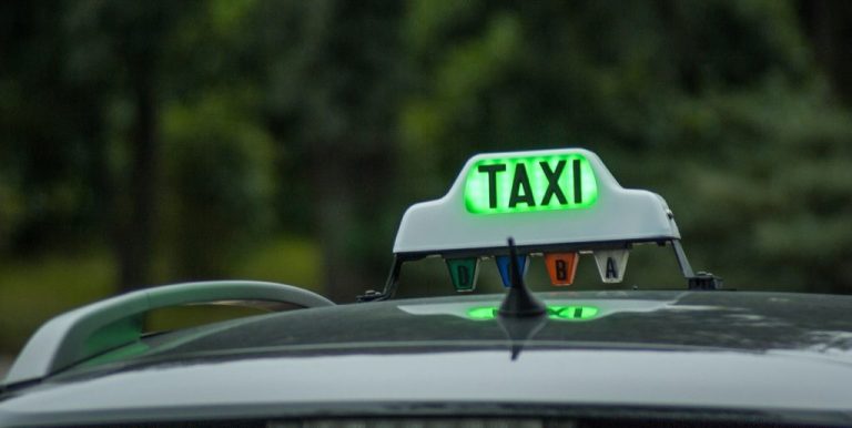 Guide complet pour trouver un taxi ou VTC à Paris facilement
